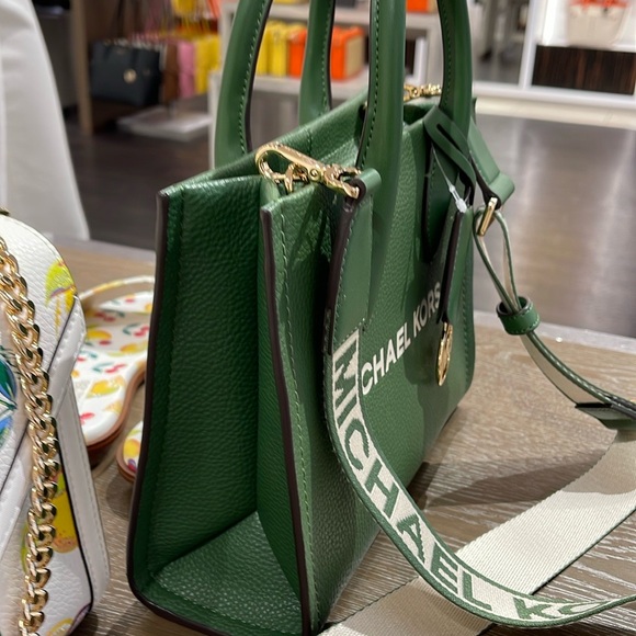 Michael Kors Mirella Small Pebbled Leather Shopper Crossbody XBODY Bag MK

NWT - Picture 5 of 16